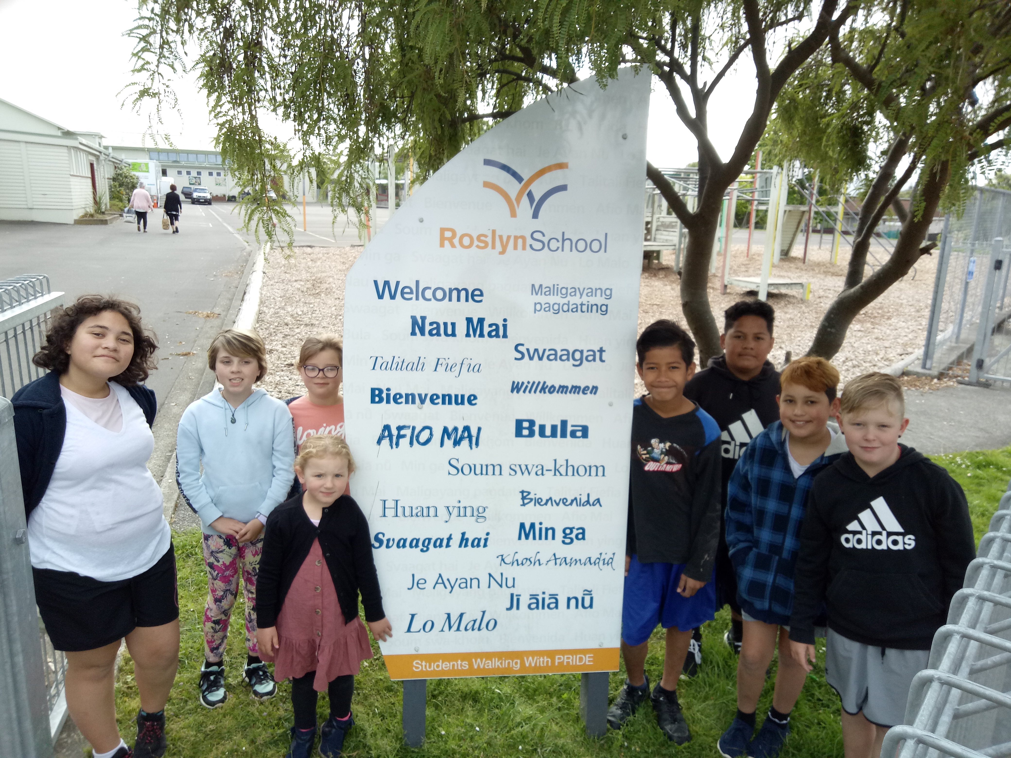 Image of school children smiling at Roslyn School in Palmerston North
